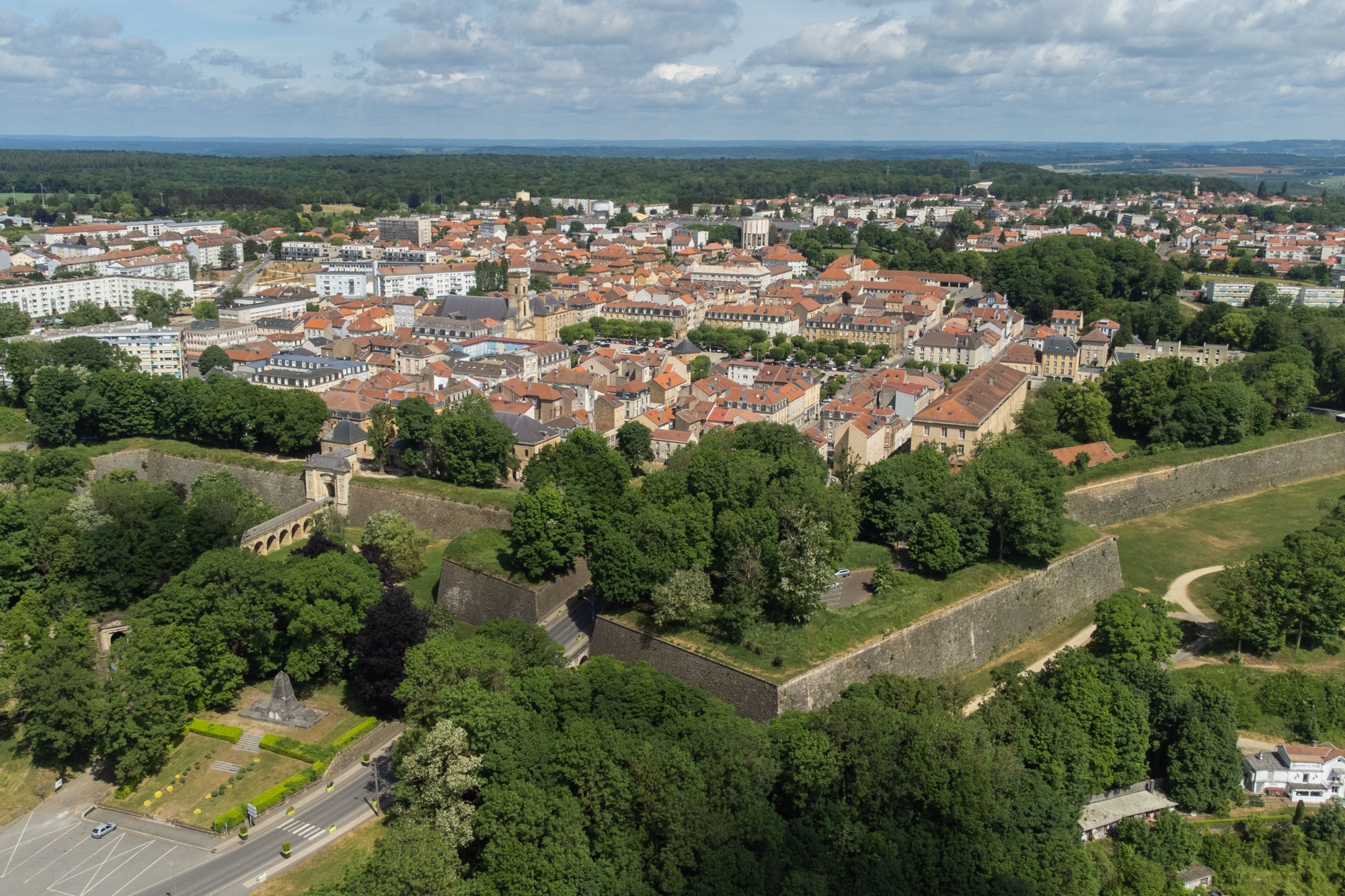 Longwy, ville du territoire du Pays Haut en Meurthe-et-Moselle, où Maisons Claire est constructeur de maison sur mesure